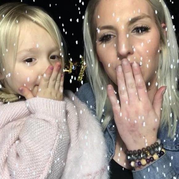 Meet your Posher, Devree - Picture 1 of 2